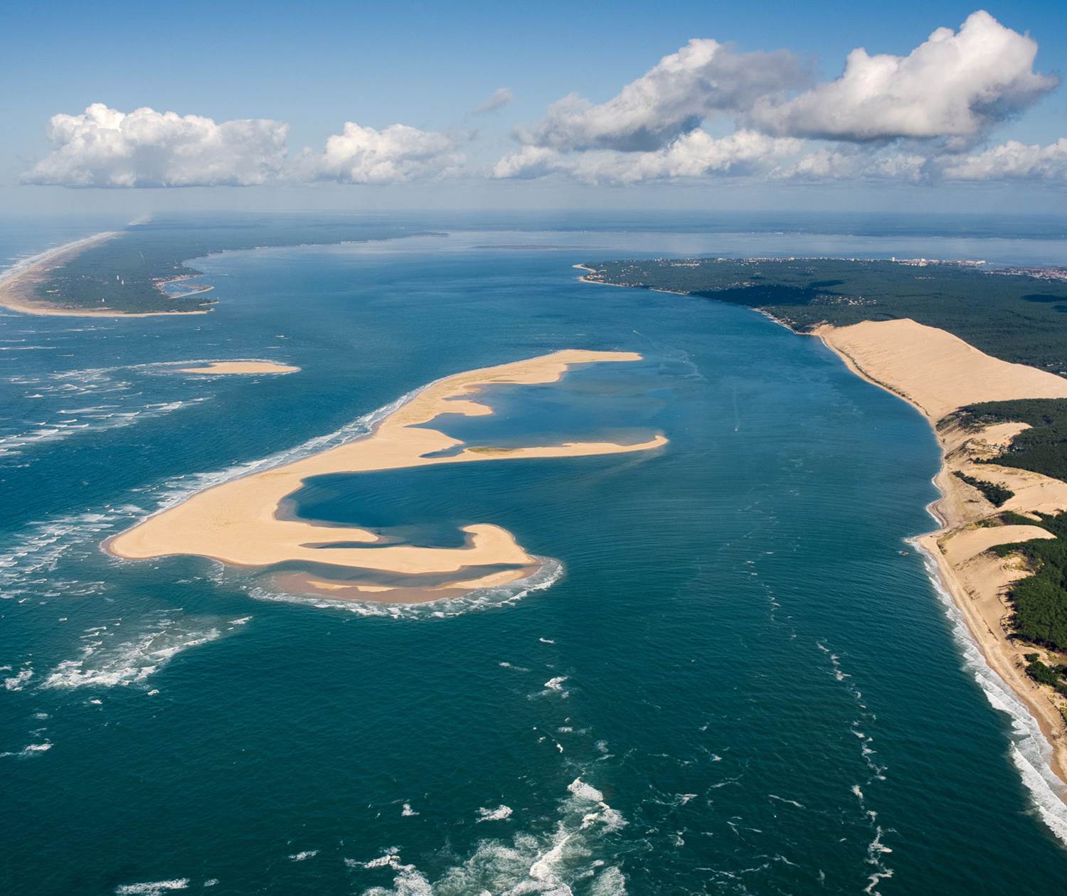 Dune du Pilat (source: https://bassin-arcachon.com/nos-incontournables/la-dune-du-pilat/)
