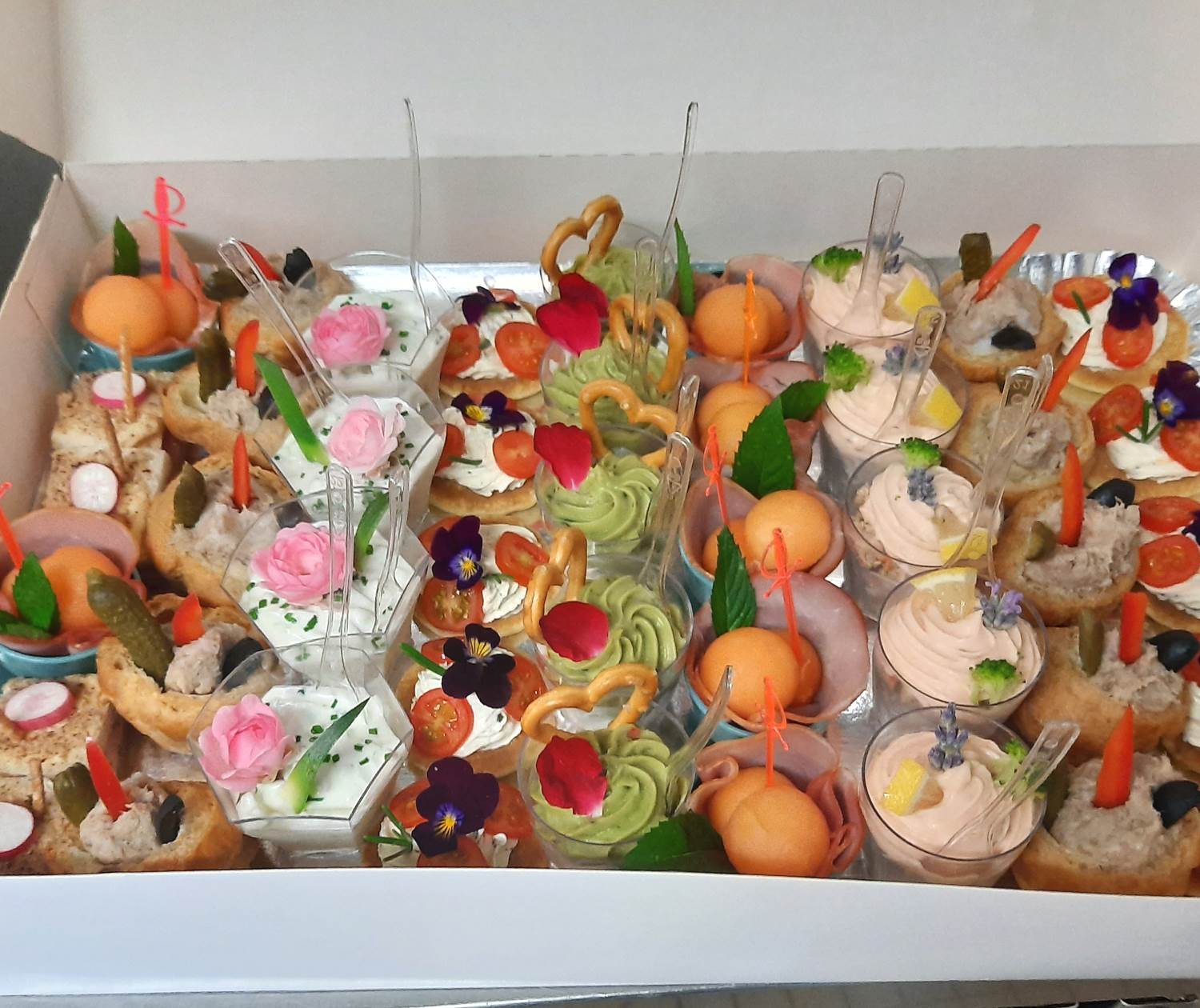 Restaurant Le Saint Jean, La Souterraine - Bouchées traiteur à emporter