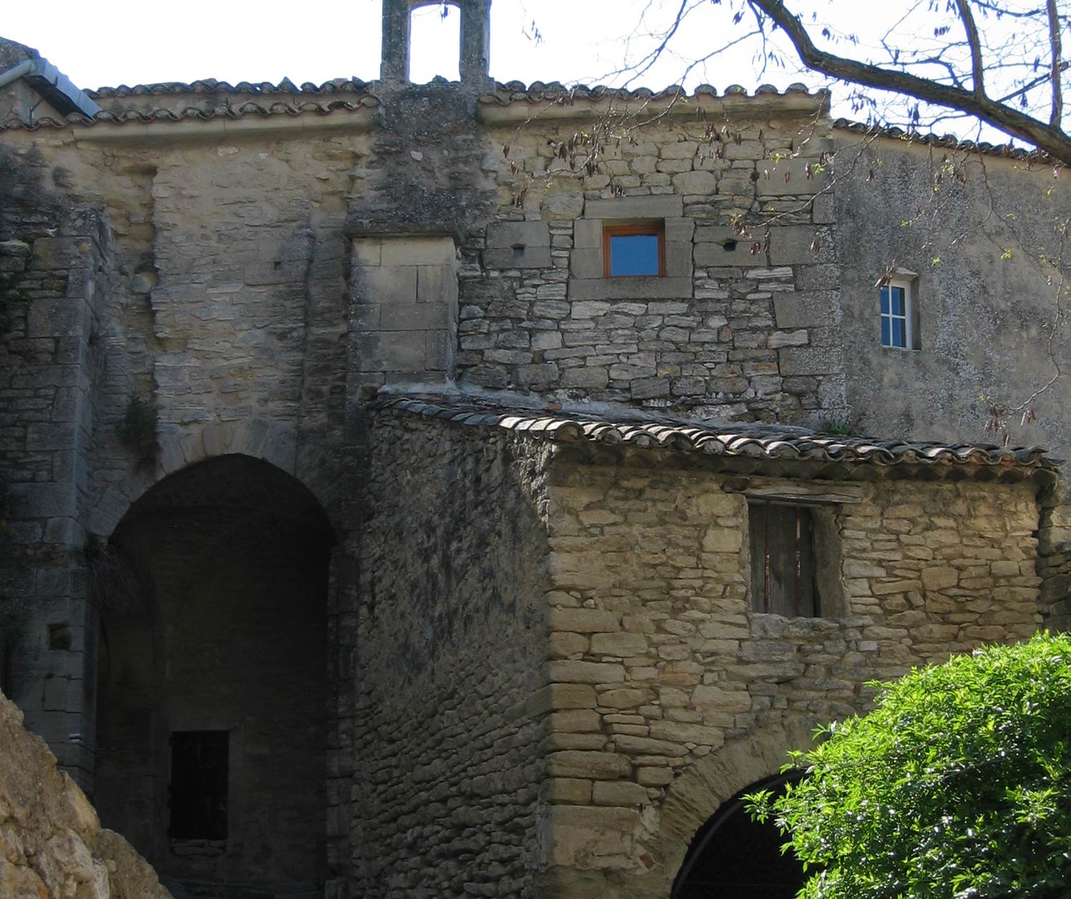 Ruelle et vieilles pierres à Gordes Luberon Provence