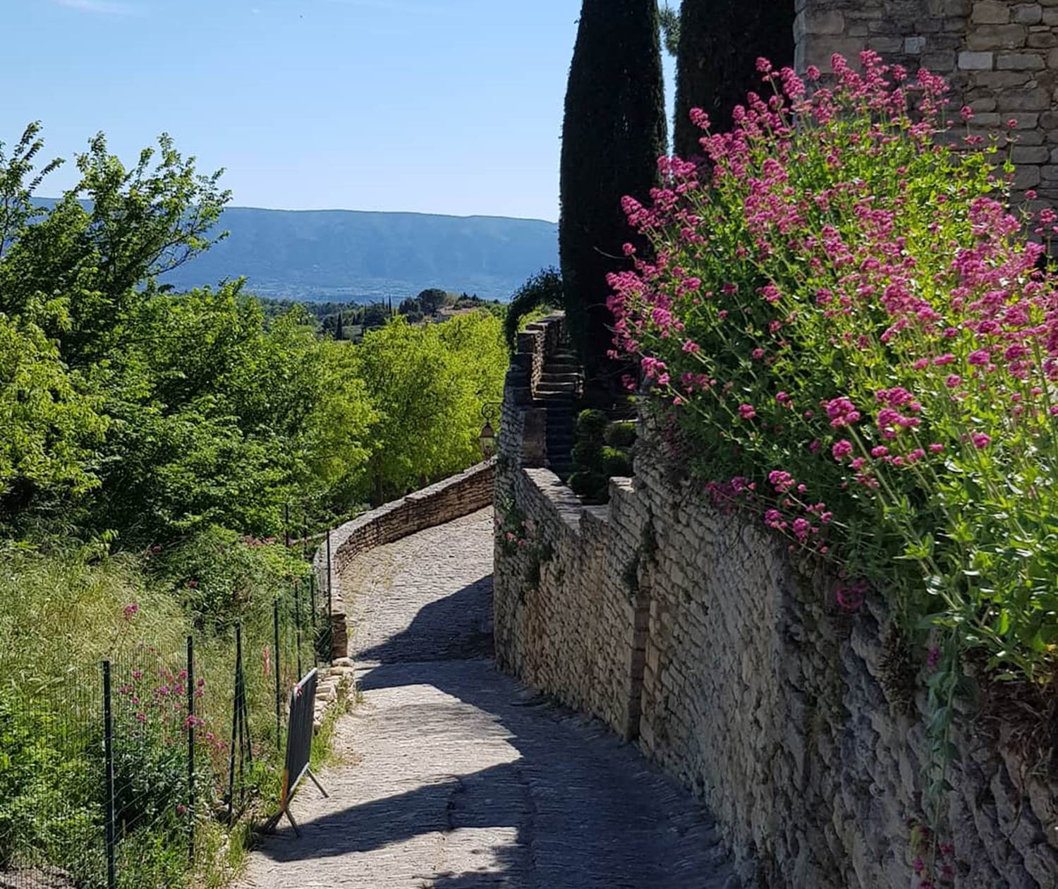 Rue_en_calade_Gordes