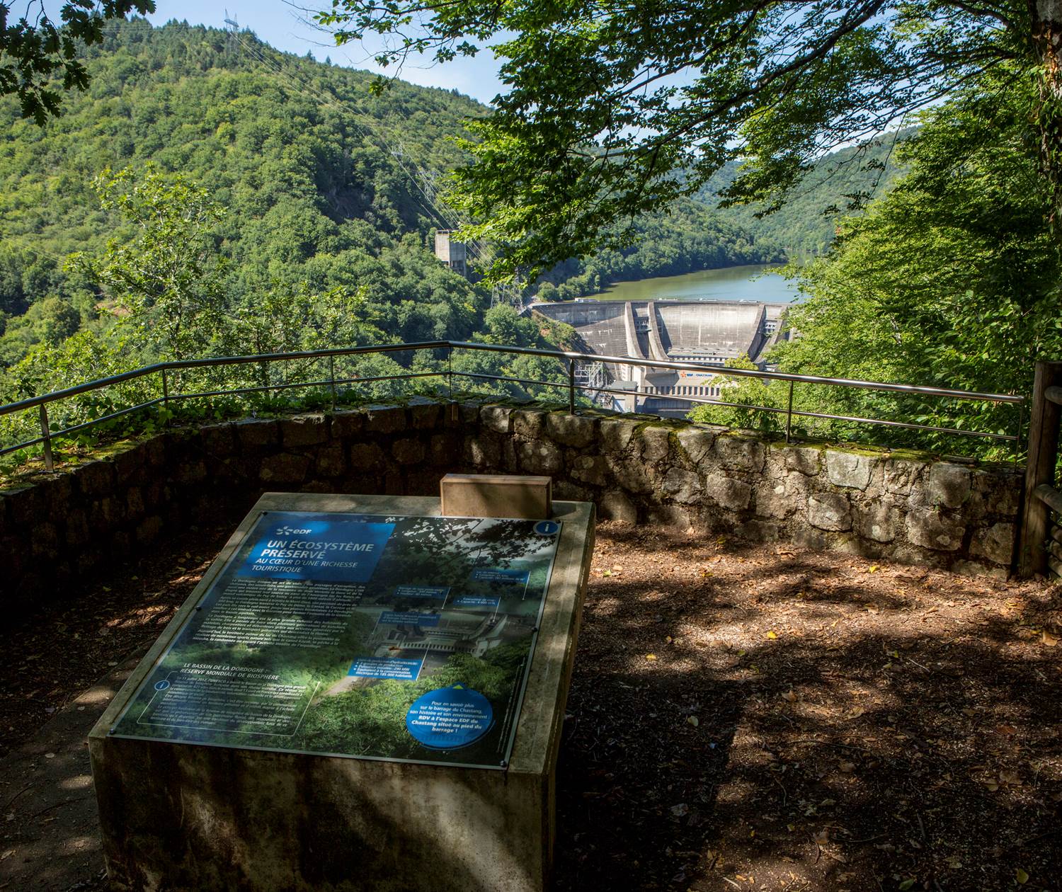Belvédère direction Servières -le -Châteaux