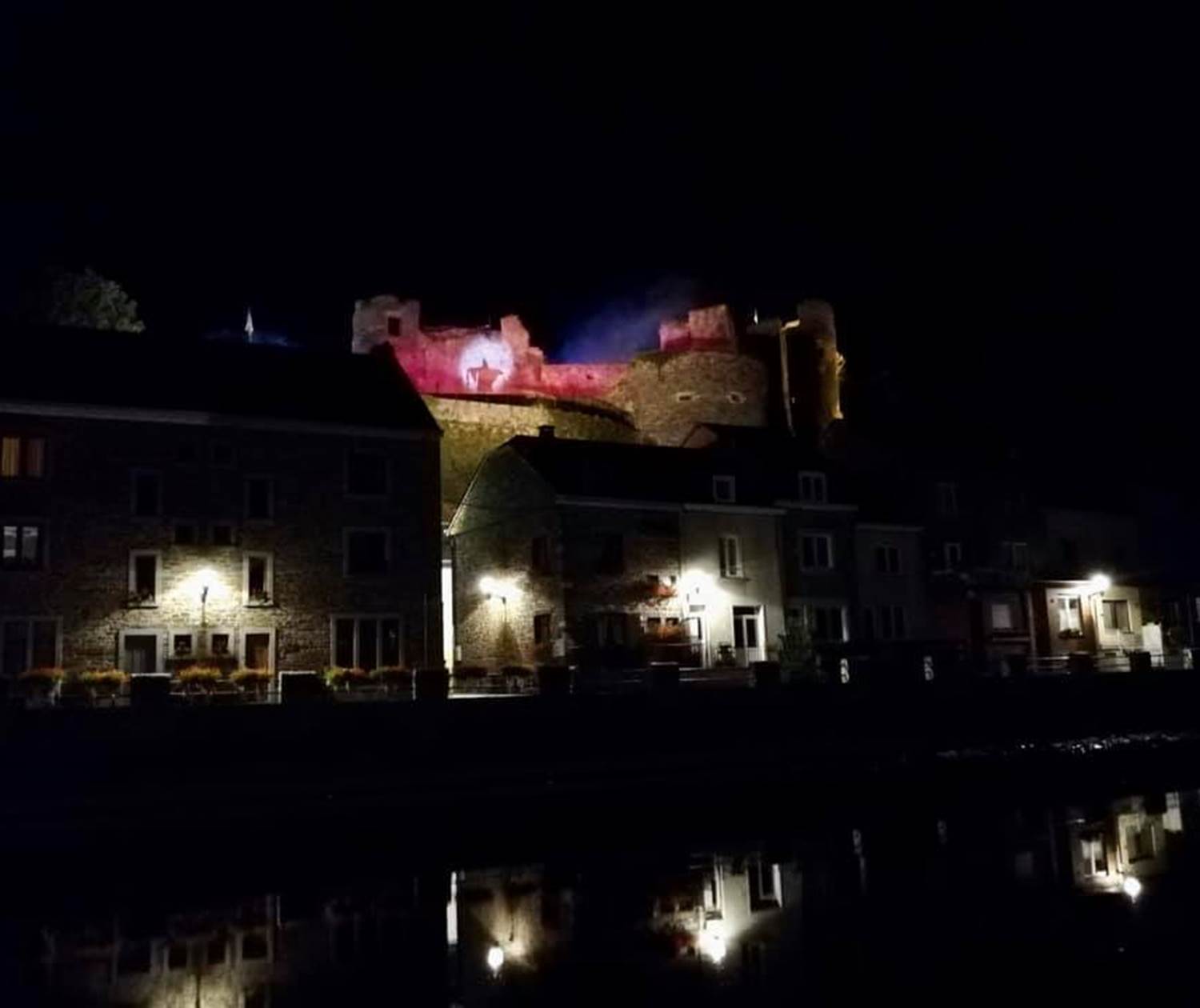Château avec le fantôme de Berthe