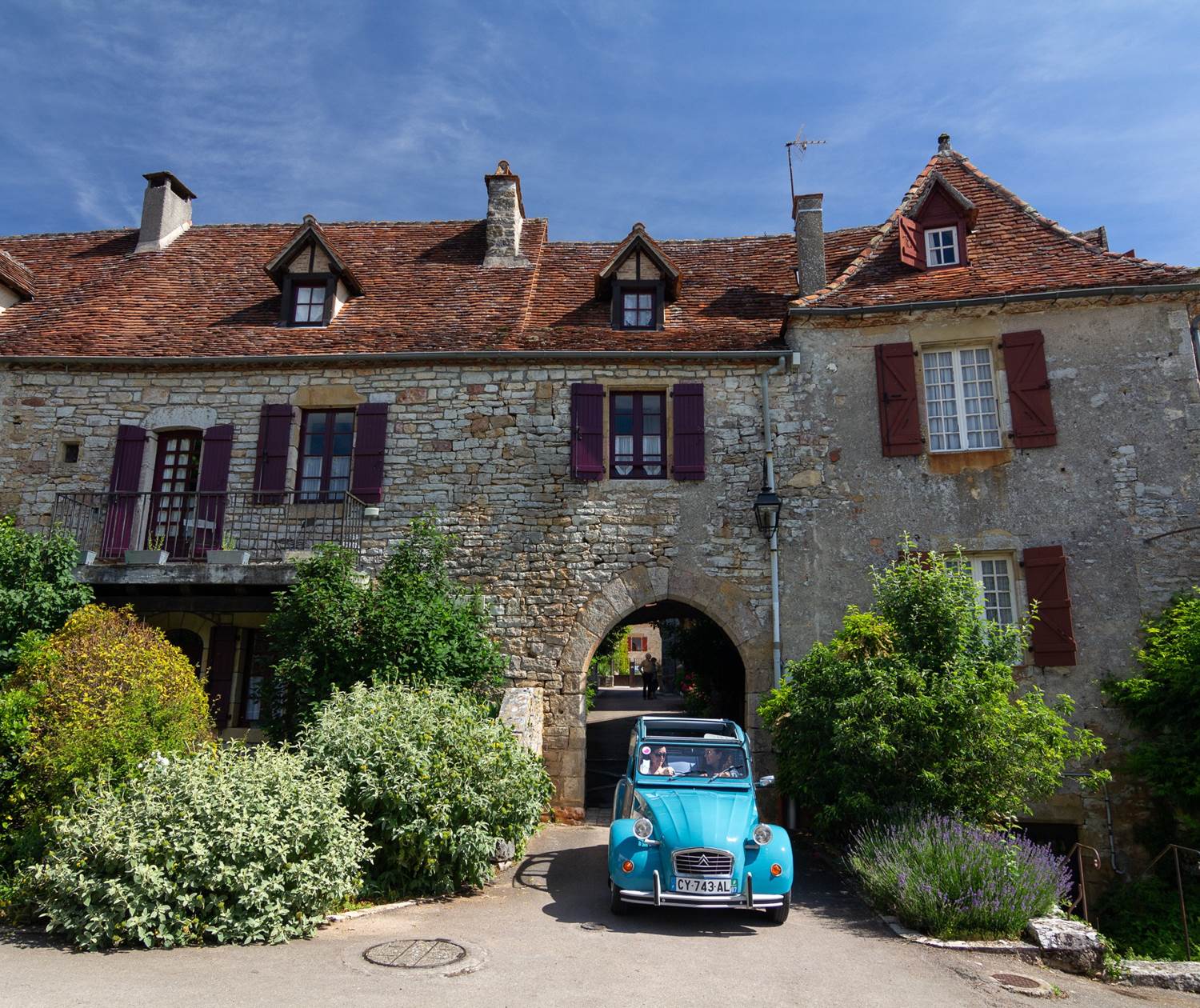 En 2CV à Loubressac © Lot Tourisme - C