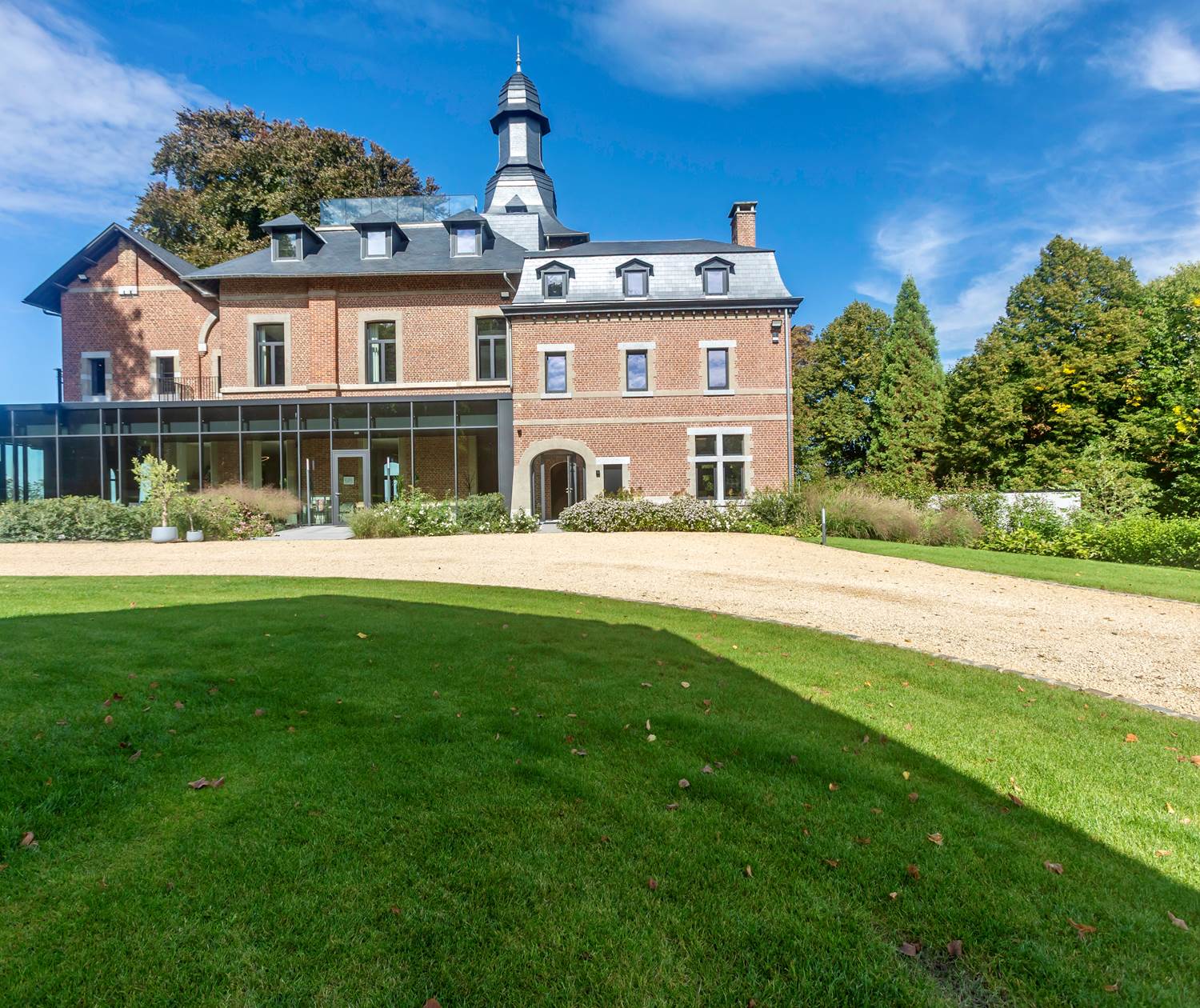 The castle (front view)