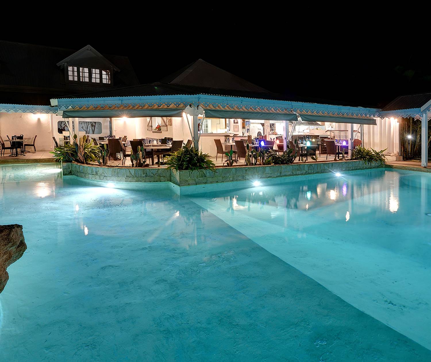 piscine nuit hostellerie guadeloupe