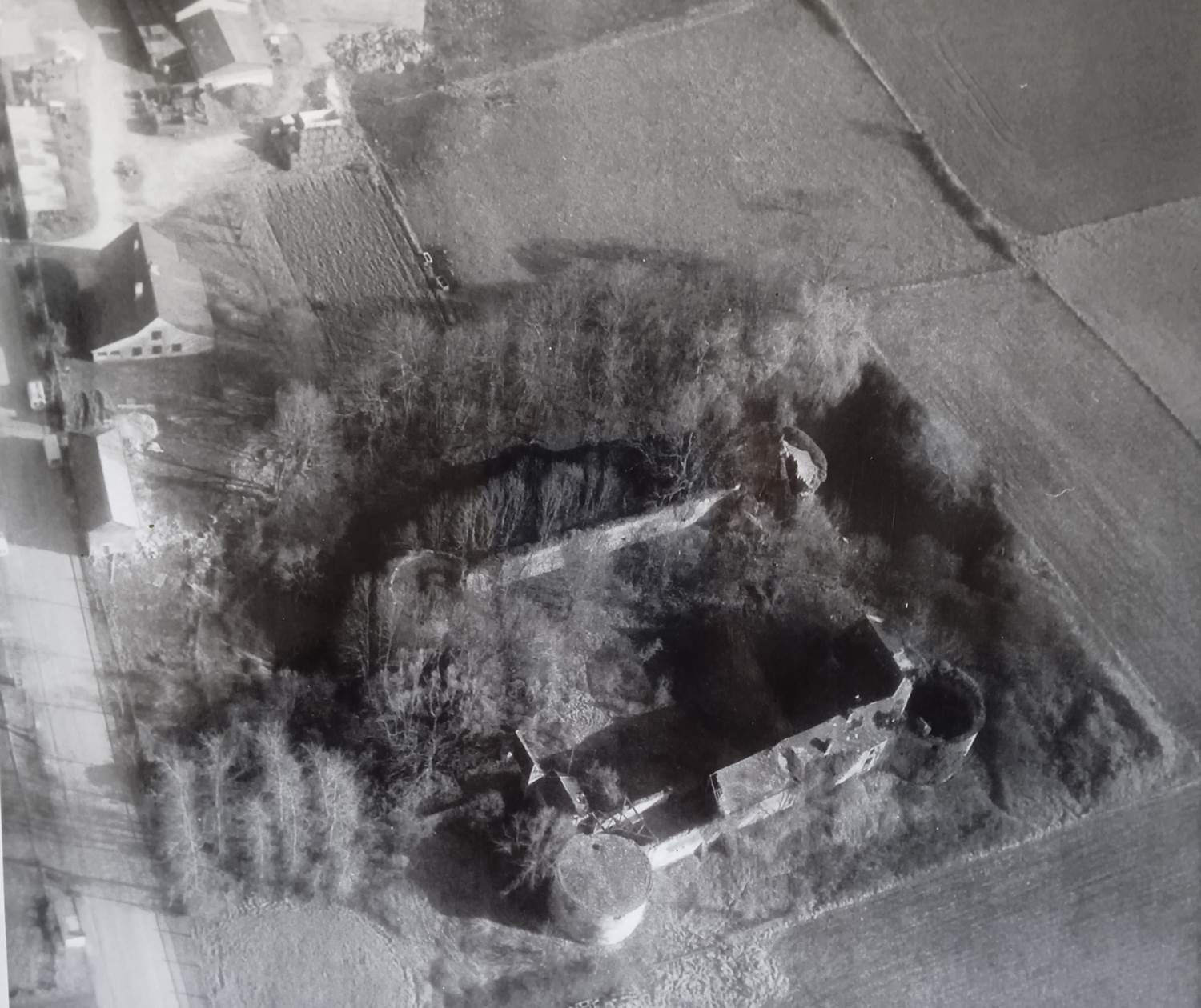 Les ruines du château dans les années 1990