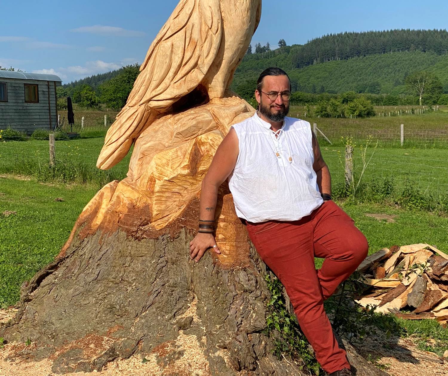Les terres de la chouette, l'artiste sculpteur Chris Le Farfadet