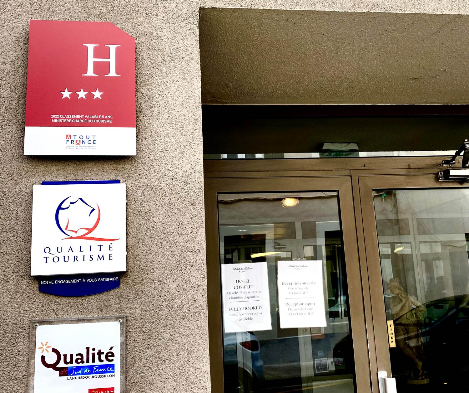 Affiche extérieure des 3 étoiles