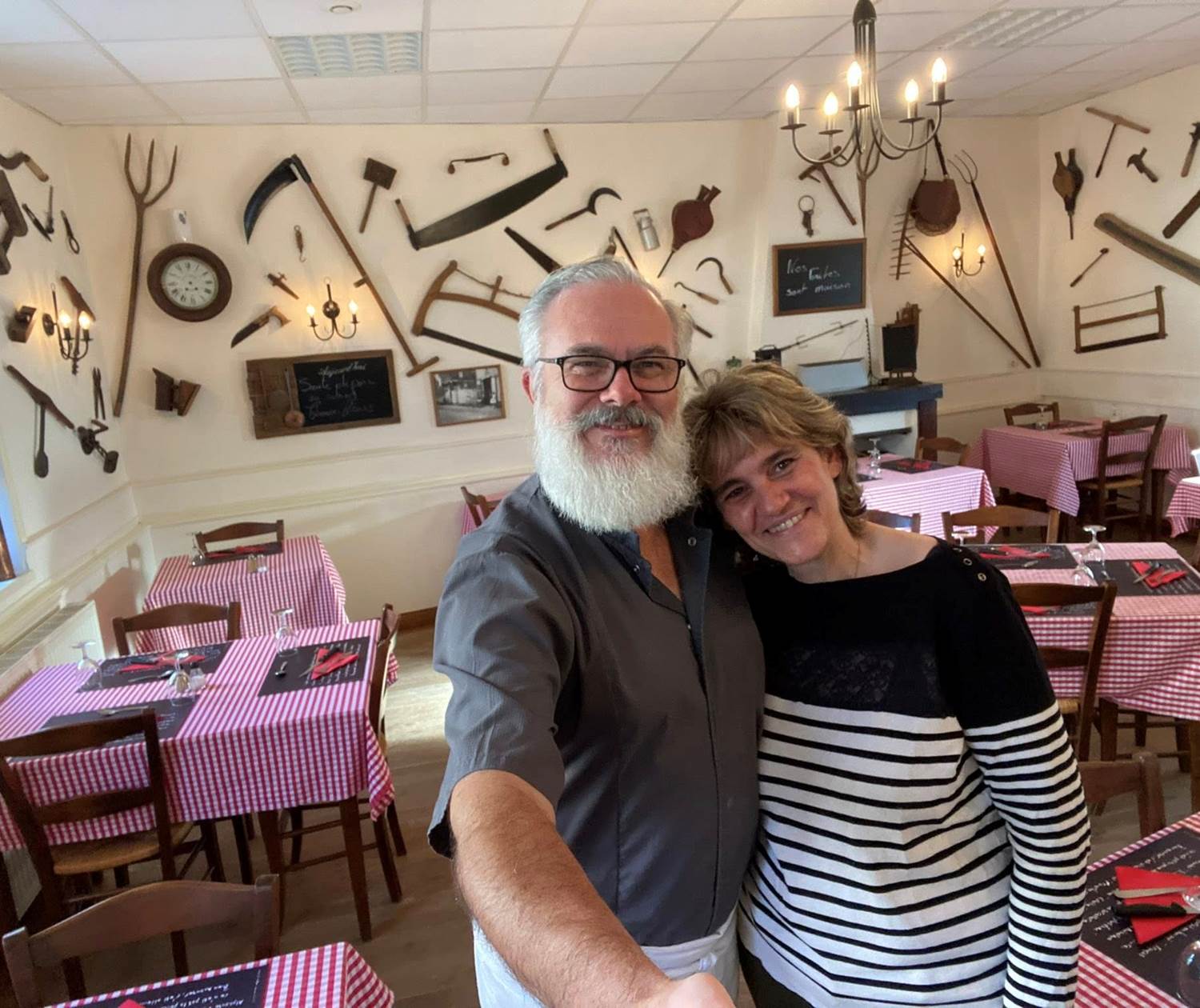 Au Thenay Bon, Patrick et Christine servent chaque midi plats et desserts maison. Un régal à deux minutes du Domaine !