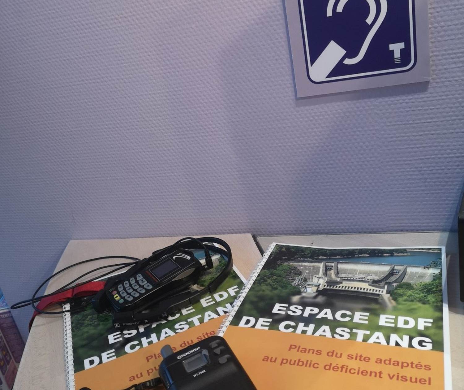 Audioguide+boucle magnetique+livret en braille.