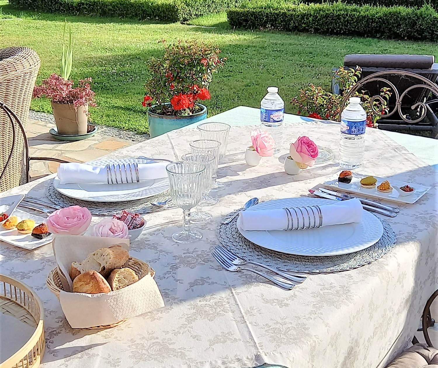 Kergroaz Maner Table d'Hôtes en terrasse