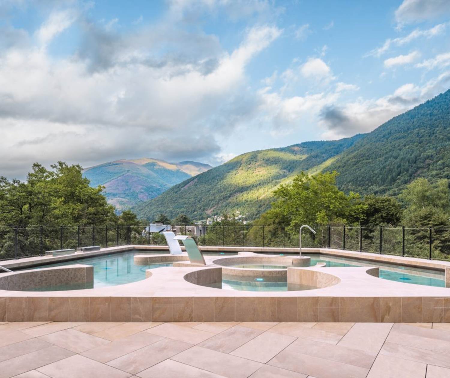 Hotel Bagnères de Luchon St Mamet Pyrénées La Rencluse