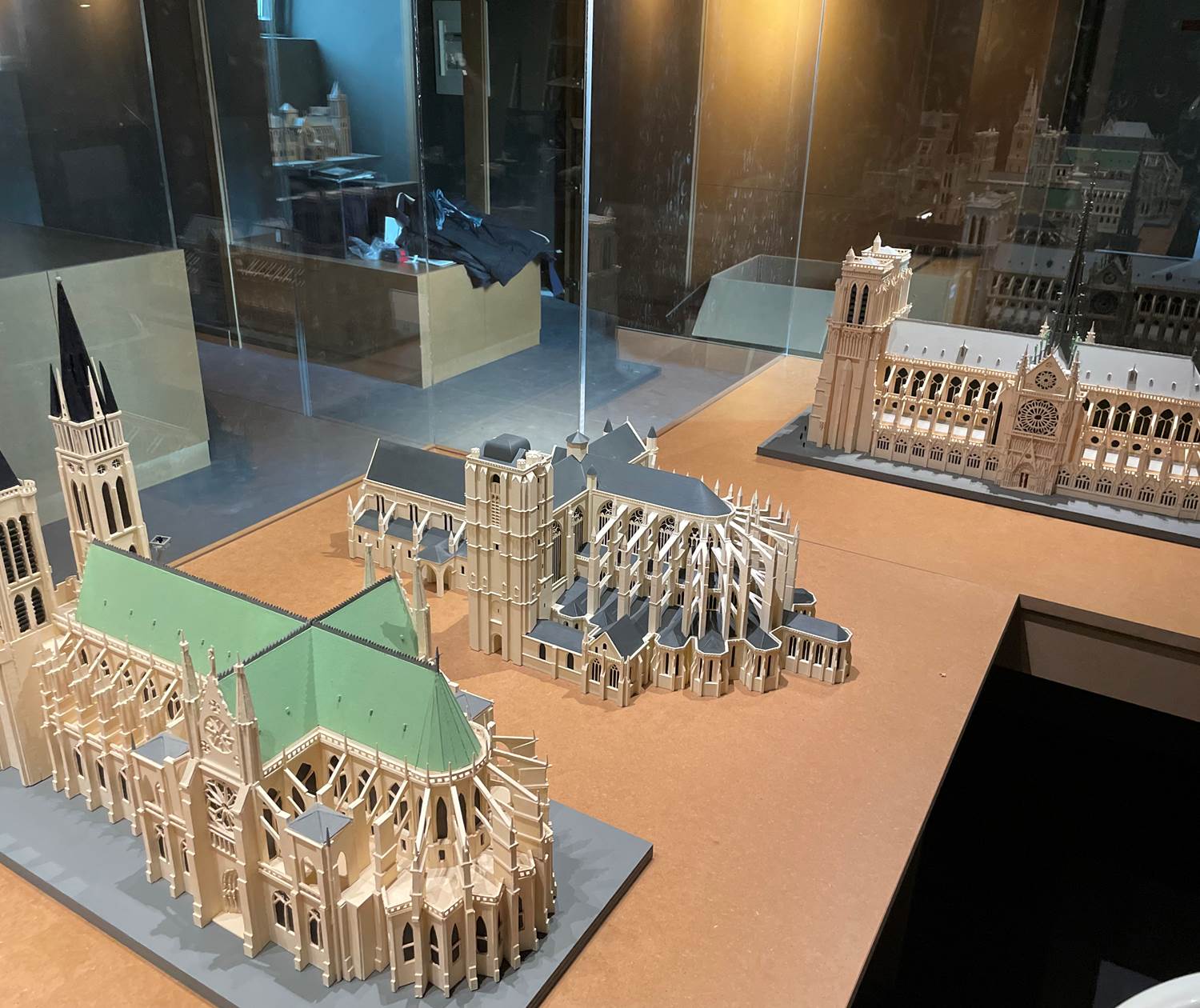 Salle des " Piliers de la terre" , unique en France !