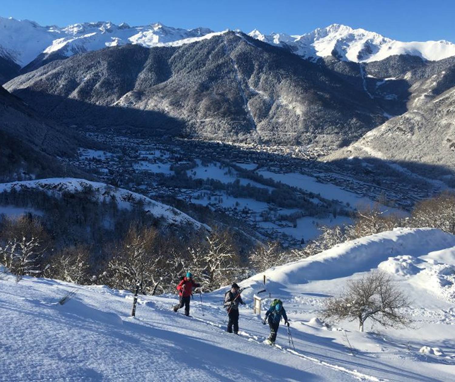Balade vers les balcons de la Pique en neige poudreuse