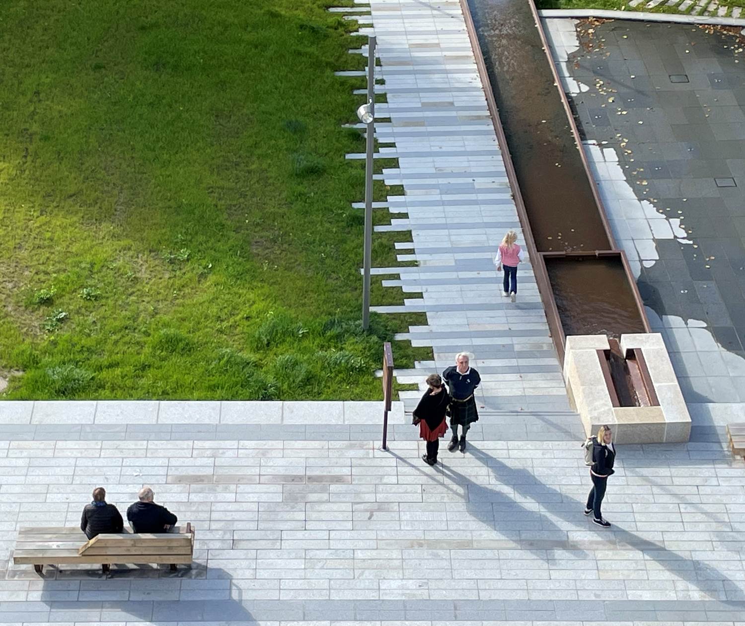 Jeux d'eau sur le parvis de la cathédrale