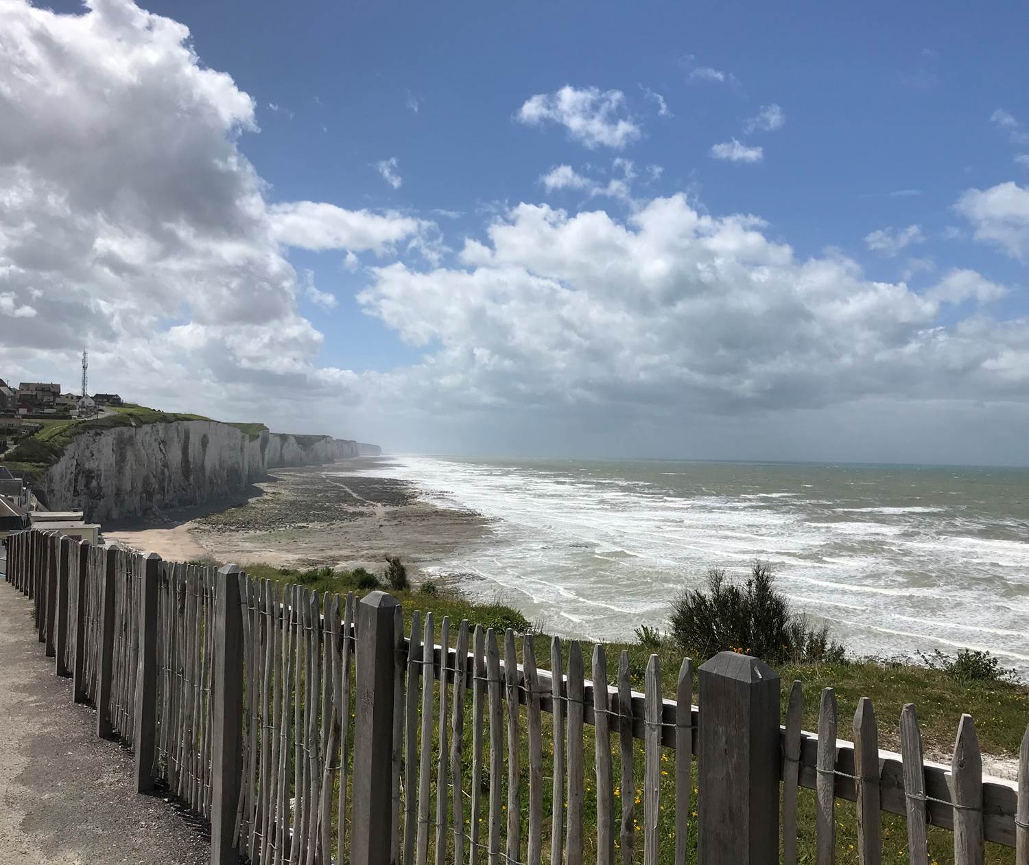 Les falaises Ault Baie de Somme Gites La Baie des Remparts France