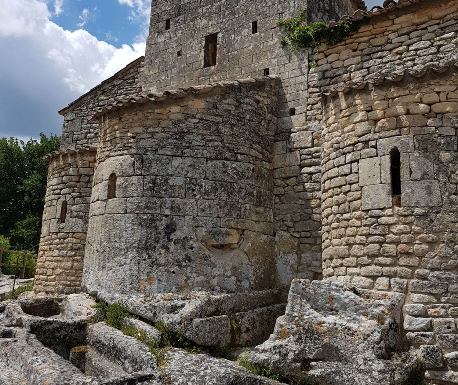 Eglise_rupestre_de_Saint_Pantaleon