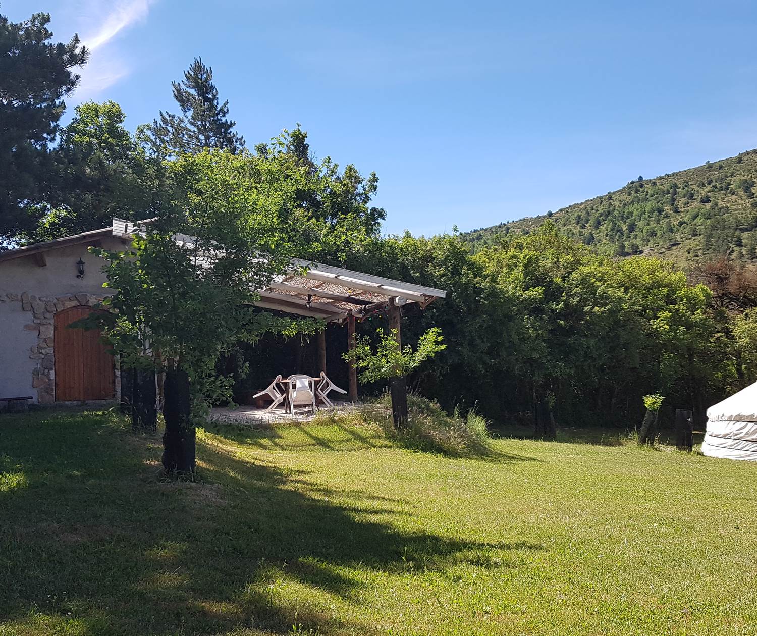 Camping, yourtes, local sanitaire