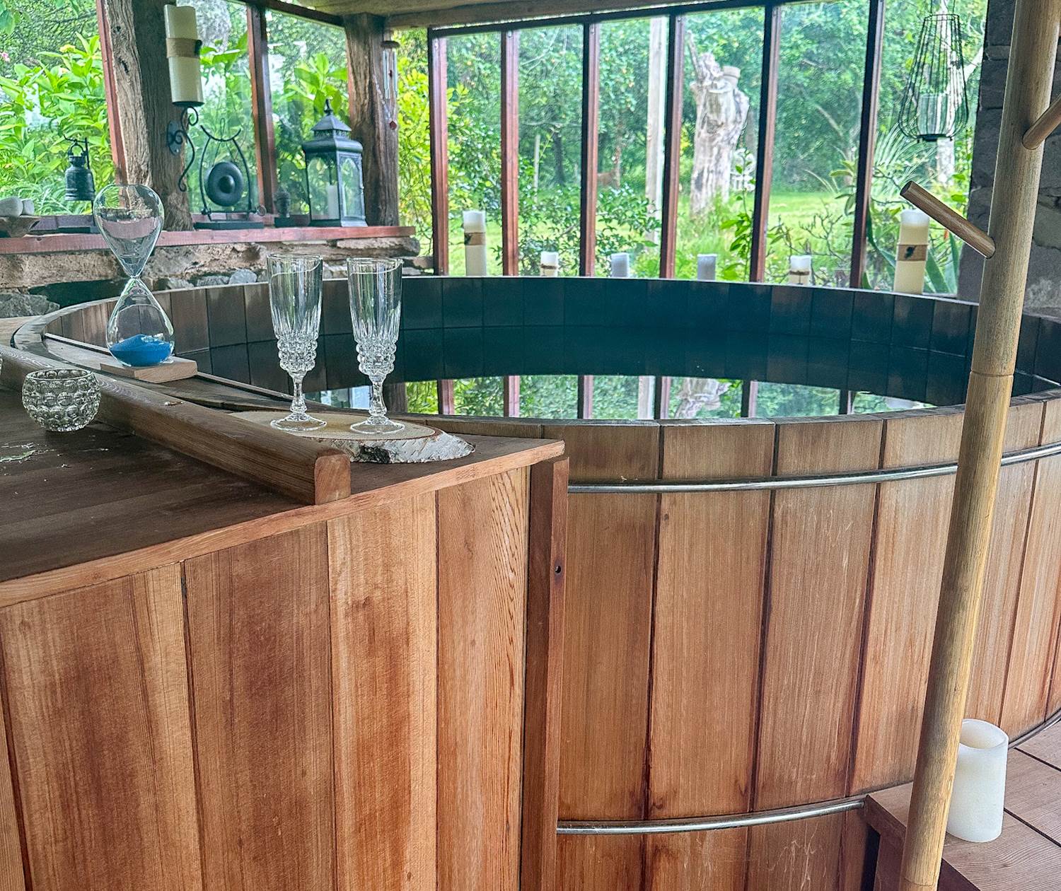 se délasser dans l'eau chaude du bain Ofuro