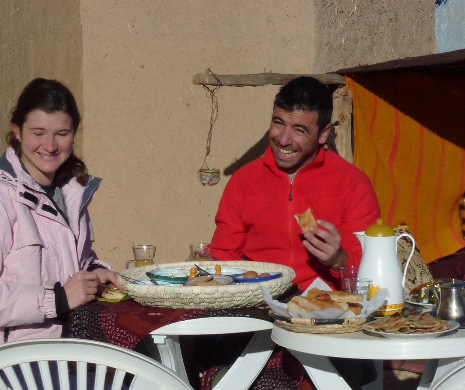 Petit-déjeuner sur la terrasse