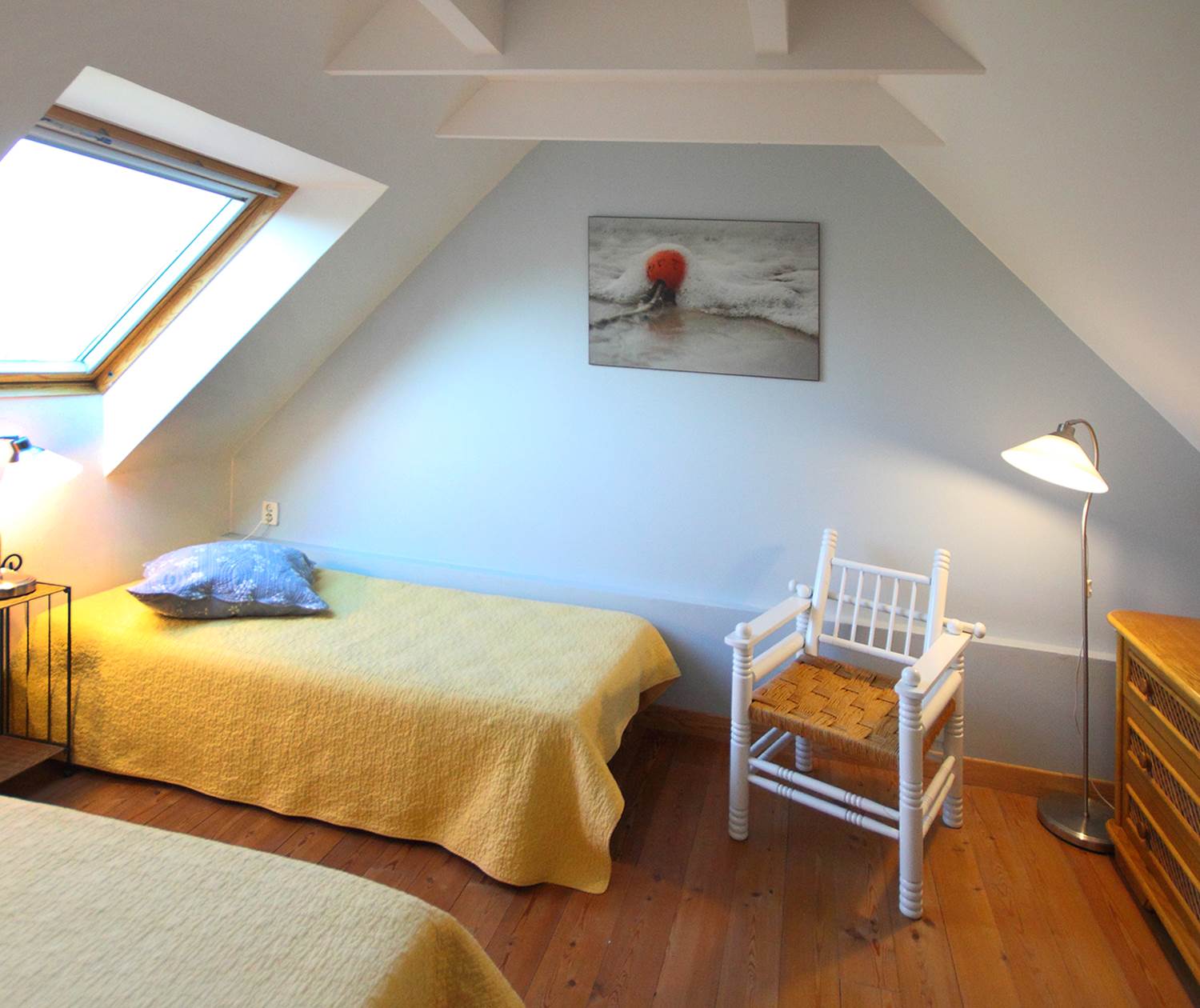 la deuxième chambre avec deux lits de 90, parfait pour les efants ou les amis.