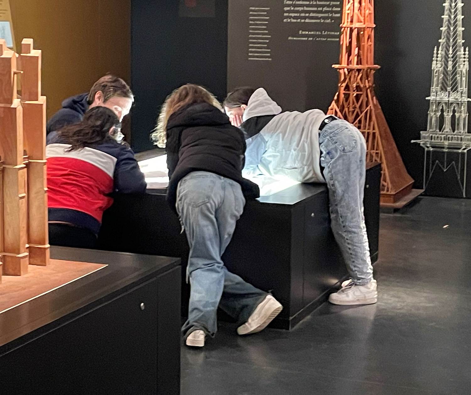 Conciliabule sur le plan !