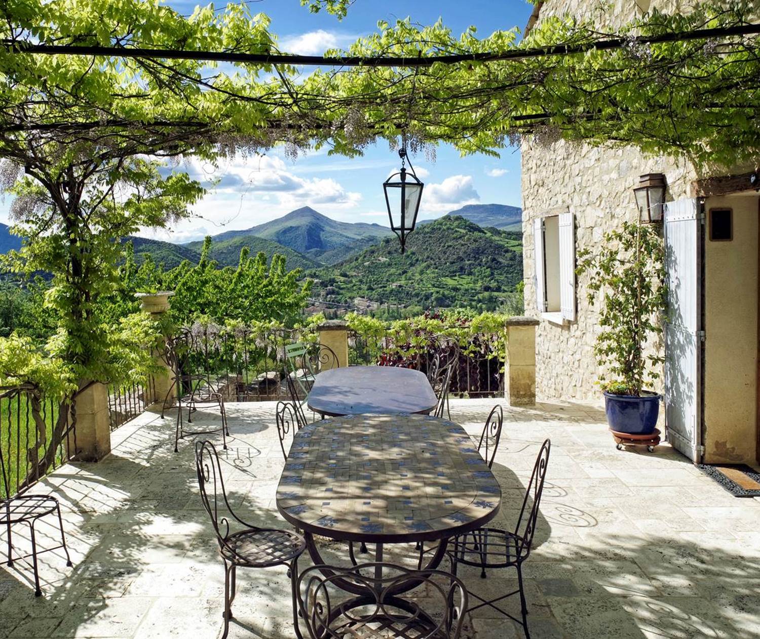 Le Deffends de Redon - la terrasse du petit-déjeuner