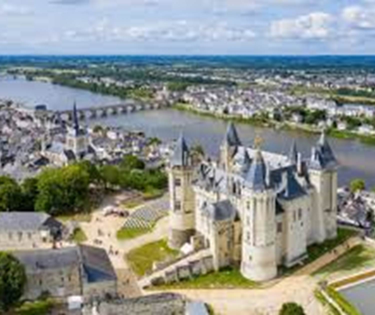 chateau-de-saumur-gite-jacuzzi-spa-couple