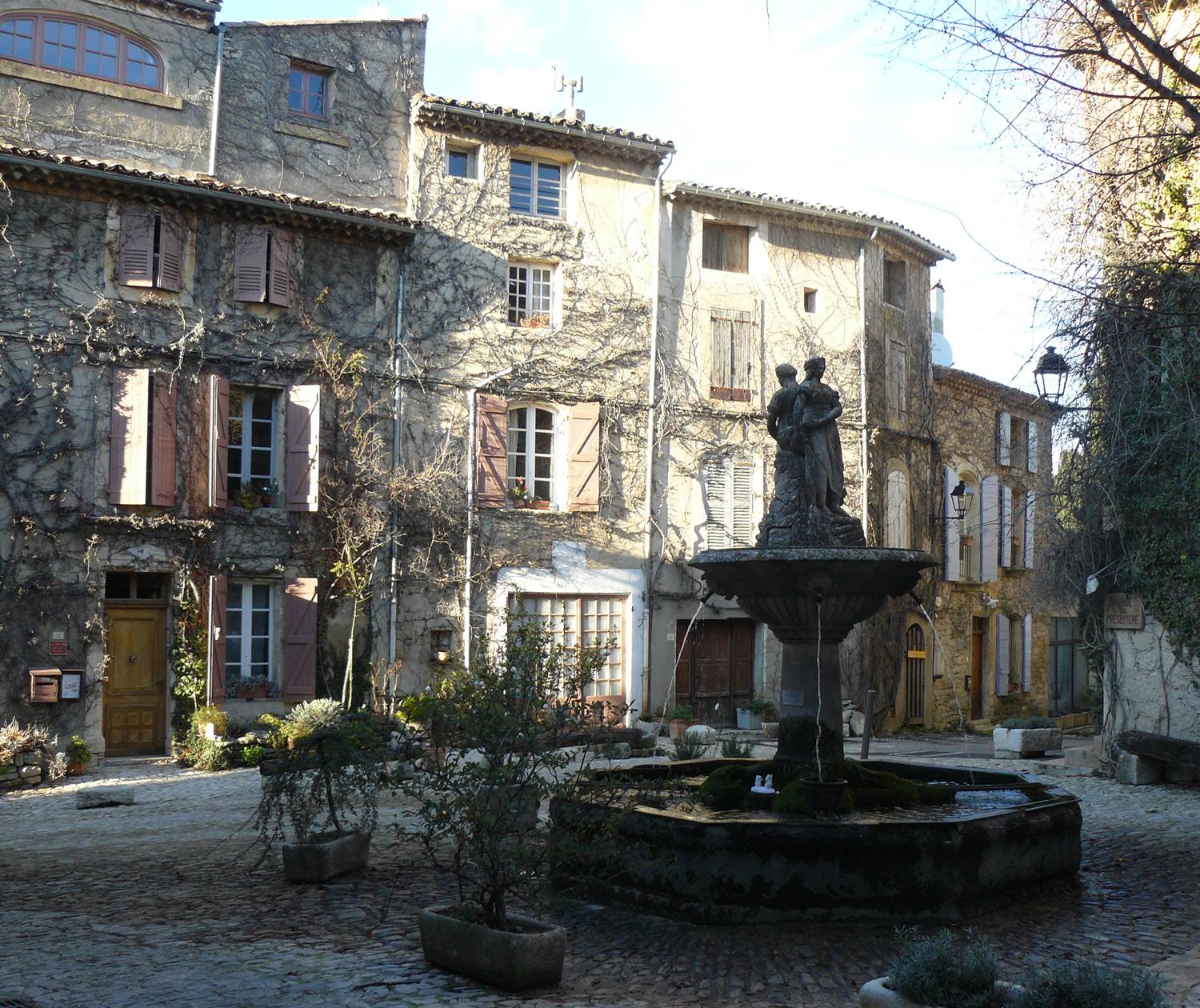 Fontaine du village de Saignon dans le Luberon