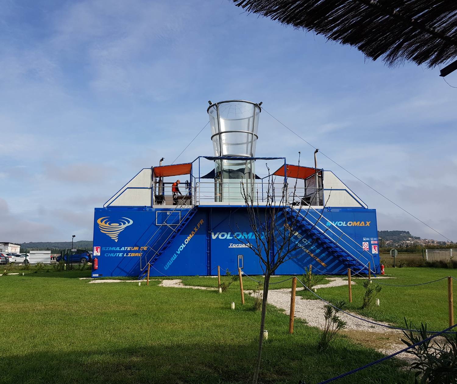 Structure Volomax simulateur de chute libre à Pujaut près d'Avignon