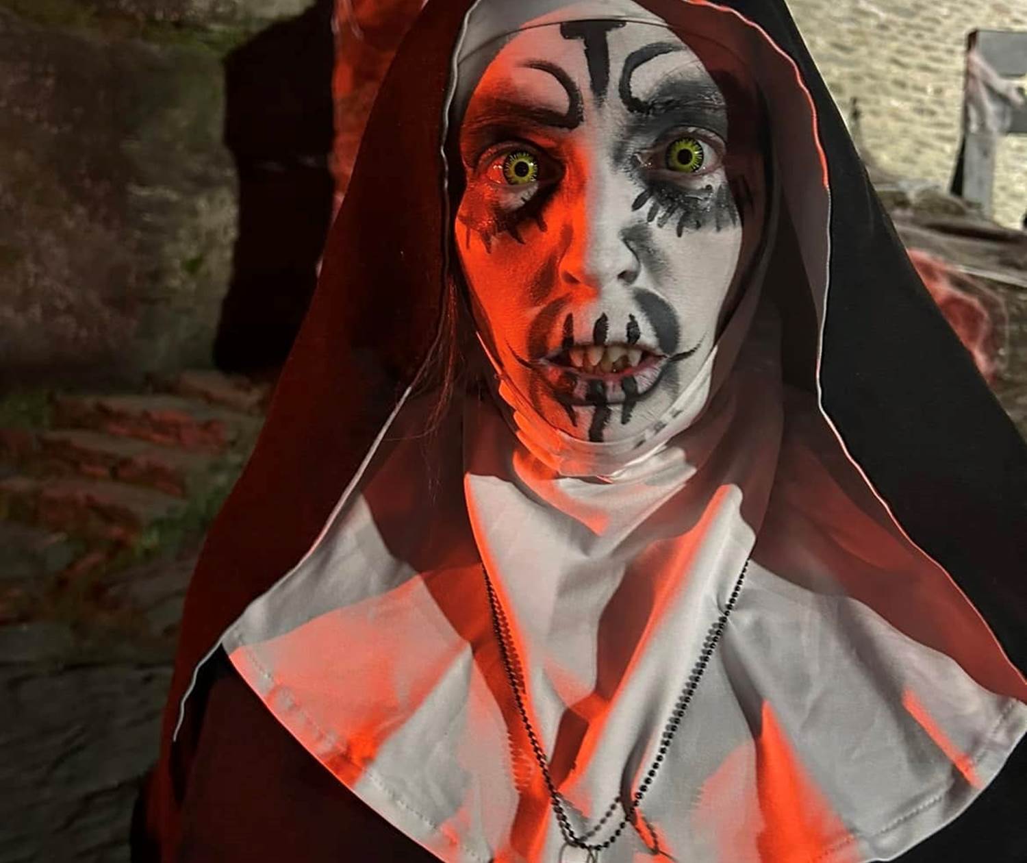 nonne effrayante halloween au château féodal de la roche-en-ardenne