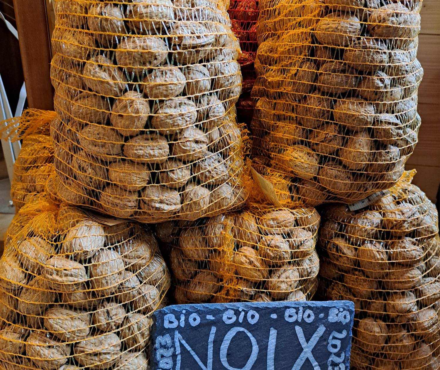 Noix Franquette bio du verger INYAQAB Dordogne Périgord