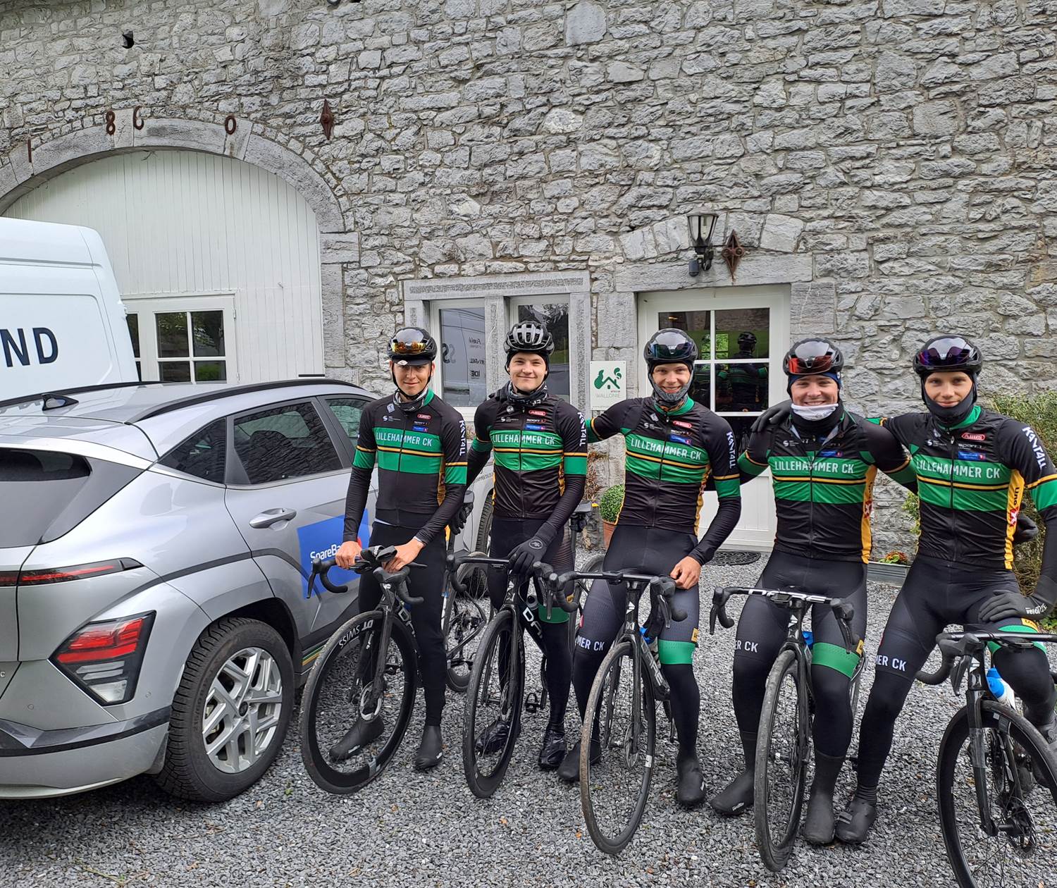 Equipe cycliste semi-professionnelle en séjour au gîte