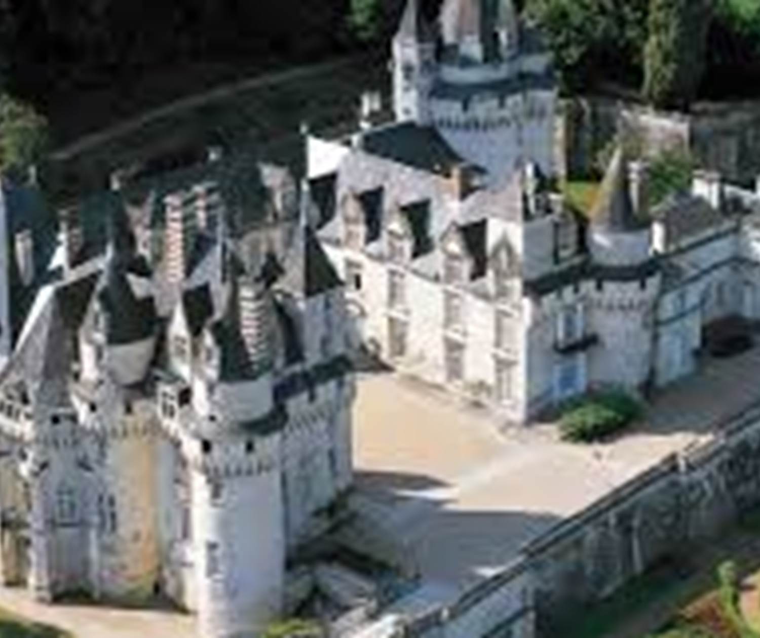 chateau-de-la-belle-au-bois-dormant-touraine-gite-jacuzzi