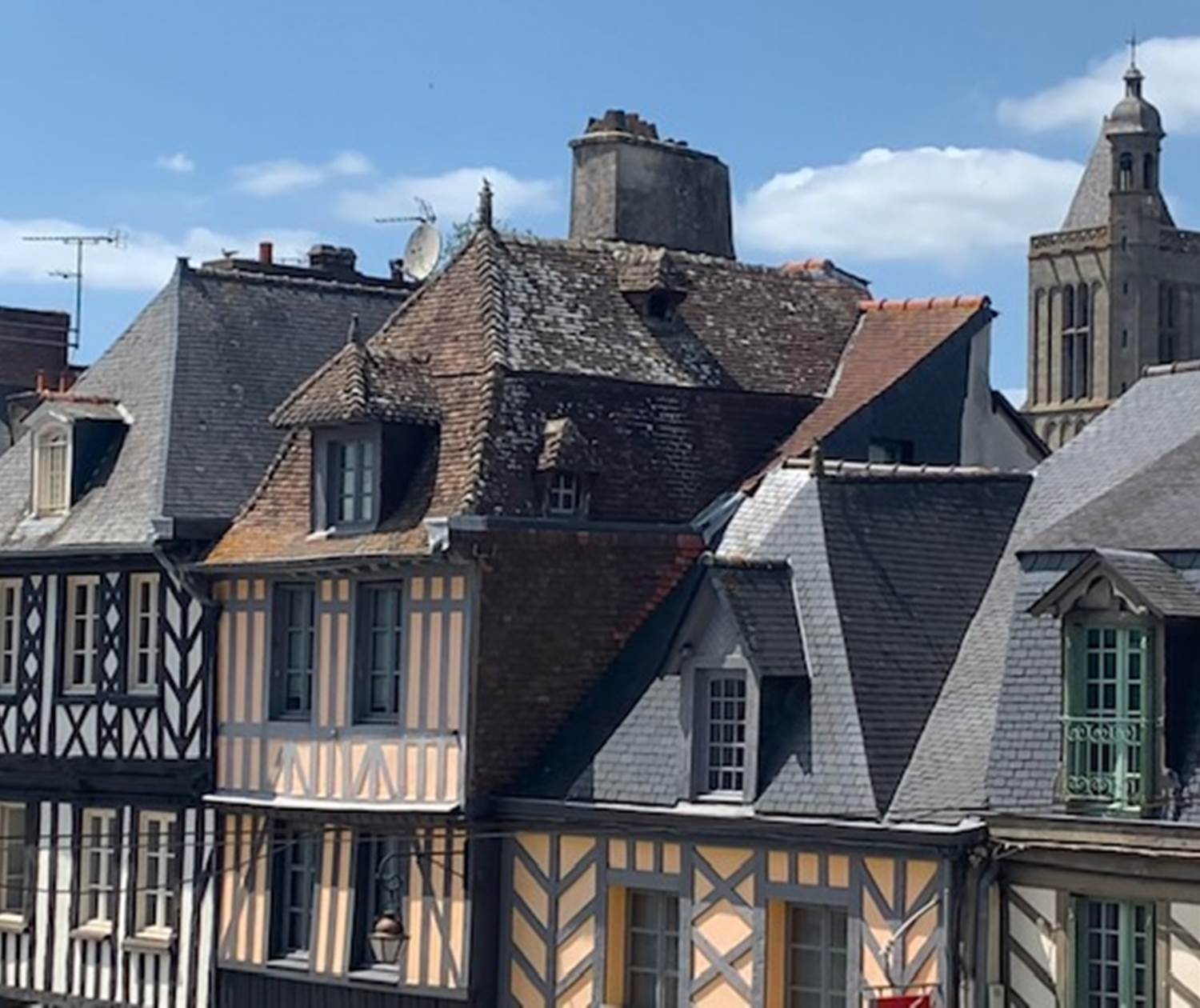 Dans le ciel la cathedrale veille