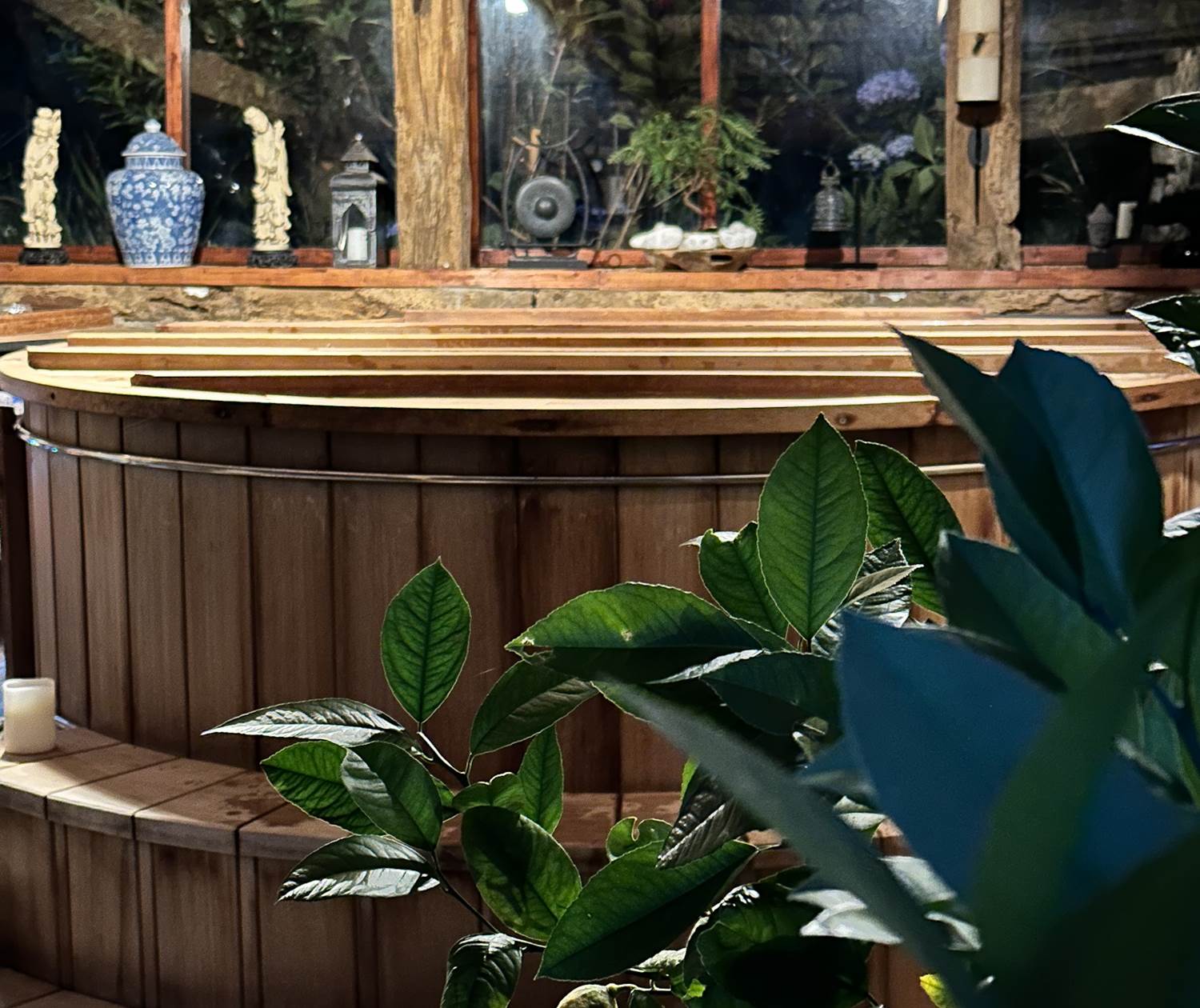 se délasser dans l'eau chaude du bain Ofuro de la Demeure du Porzou, un vrai plaisir!