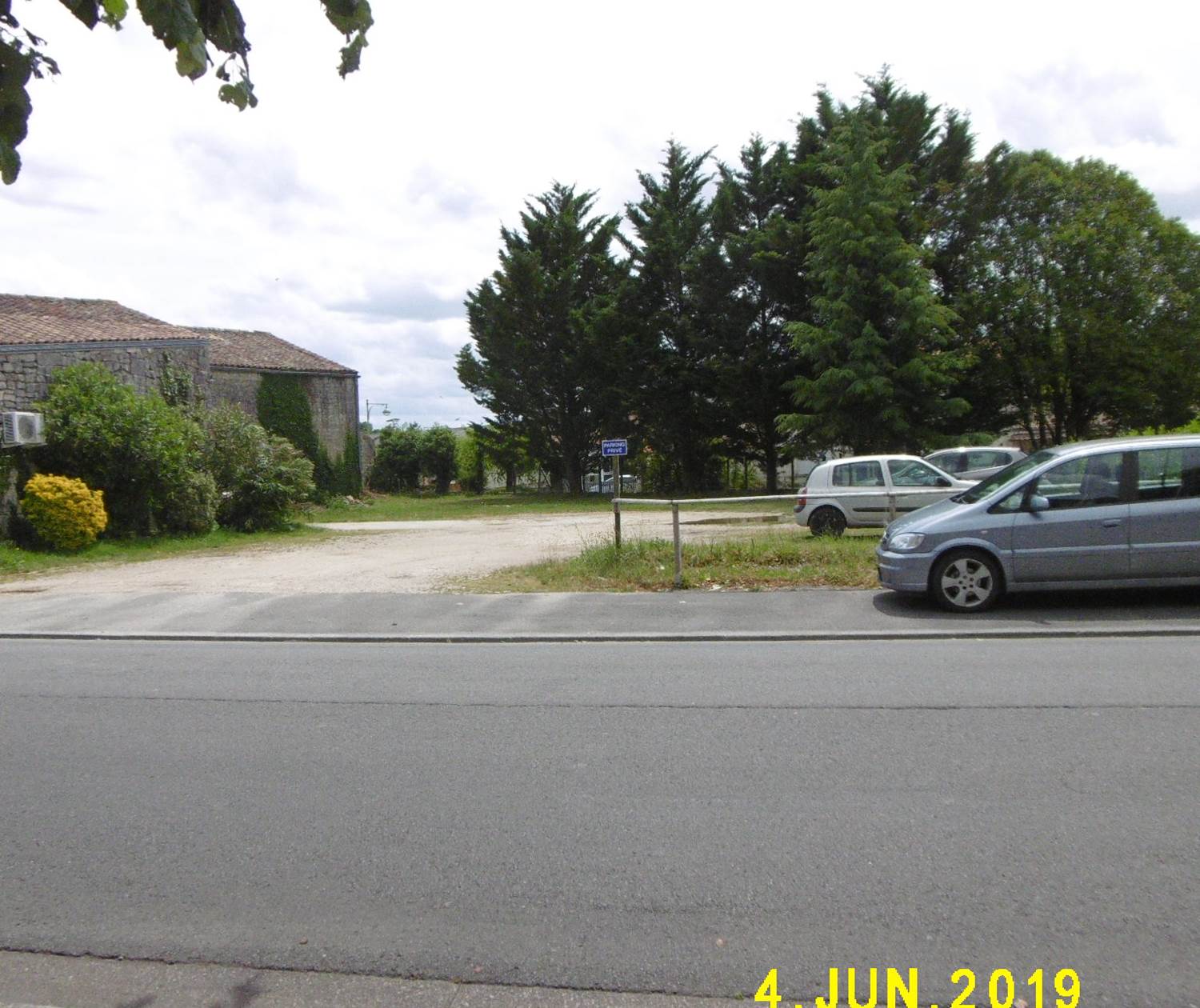 Votre parking privé en face de la résidence