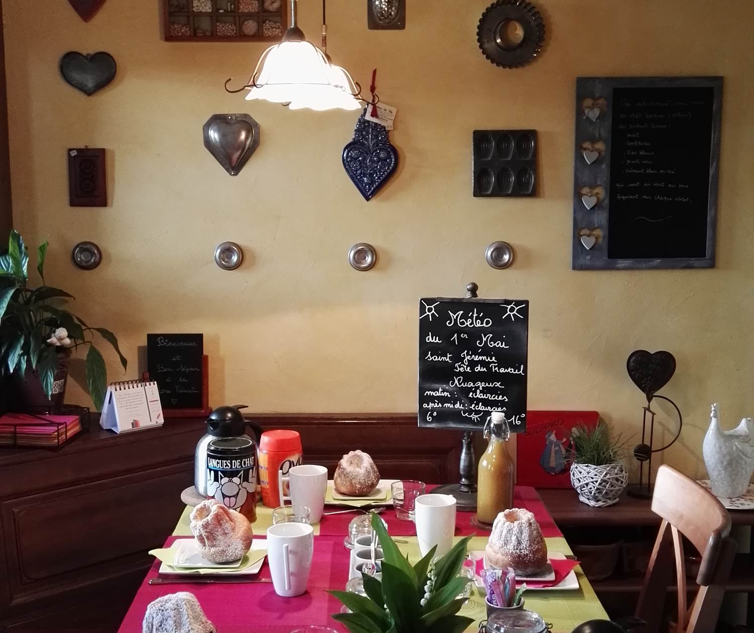 Petit déjeuner à l'intérieur