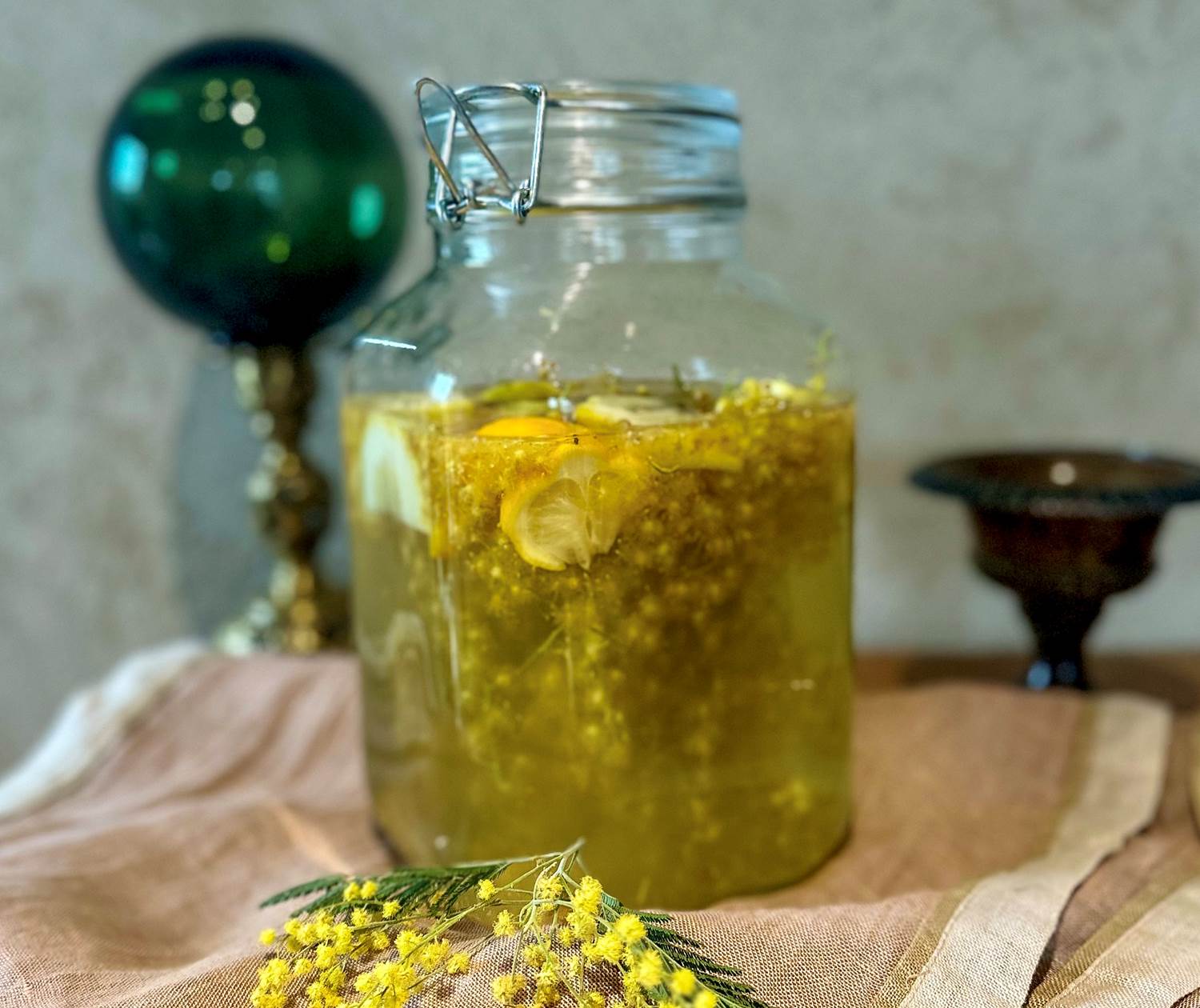 pétillant au mimosa en préparation pour nos hôtes