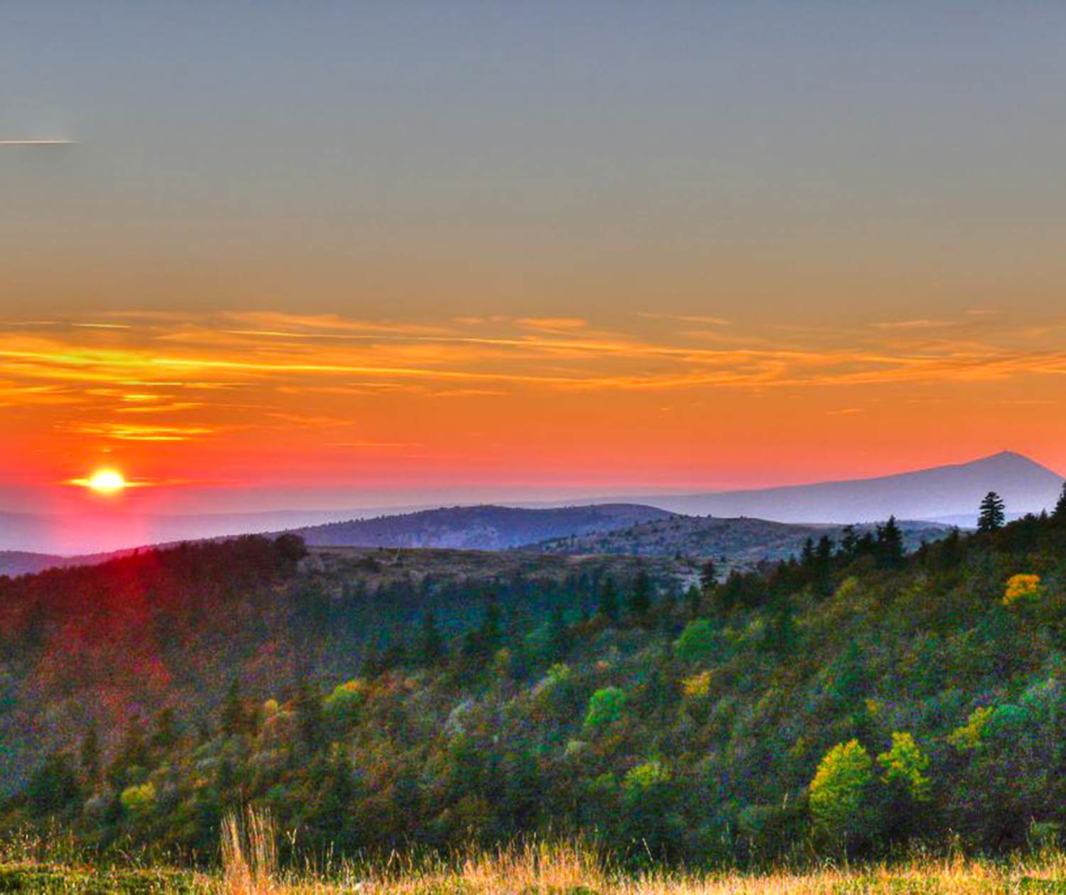 Coucher de soleil sur la montagne de Lure avec vue sur le Ventoux