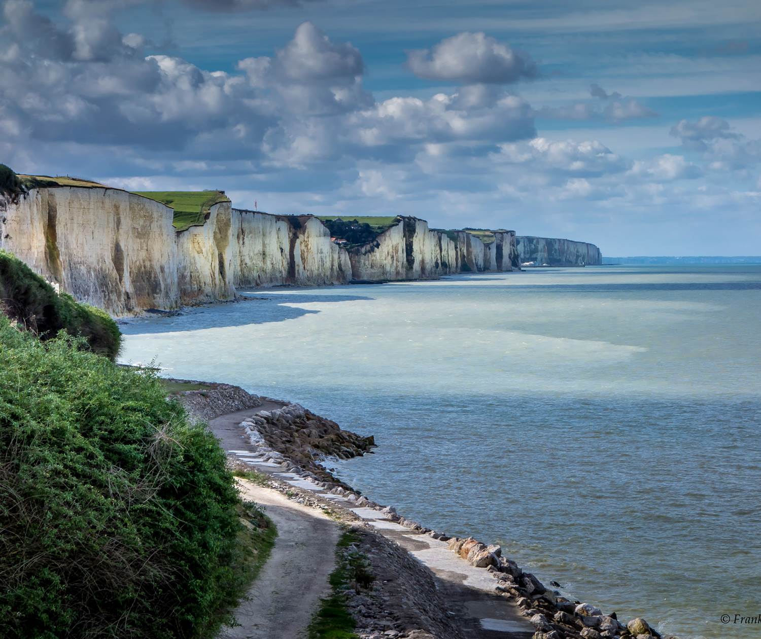 Les falaises Ault Baie de Somme Gites La Baie des Remparts France