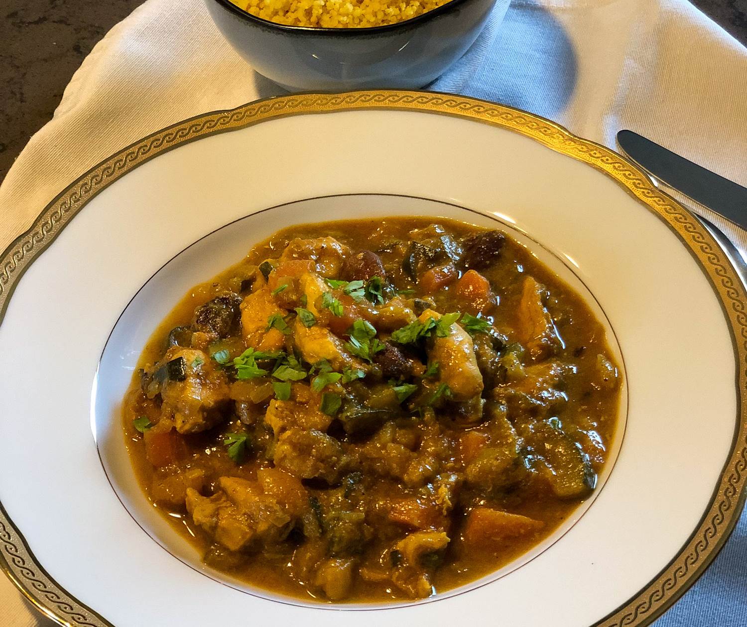 des saveurs salées et sucrées pour cette tajine au poulet
