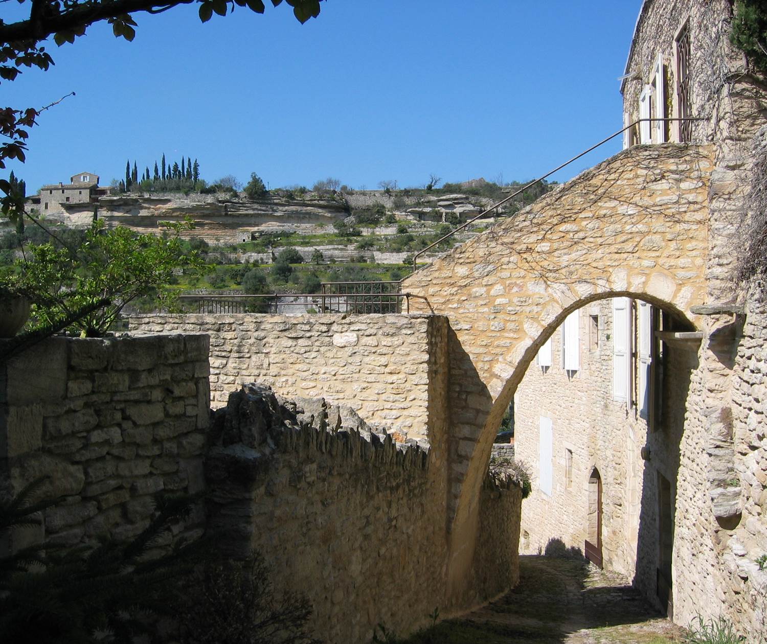 Gordes village perché Luberon promenades uniques