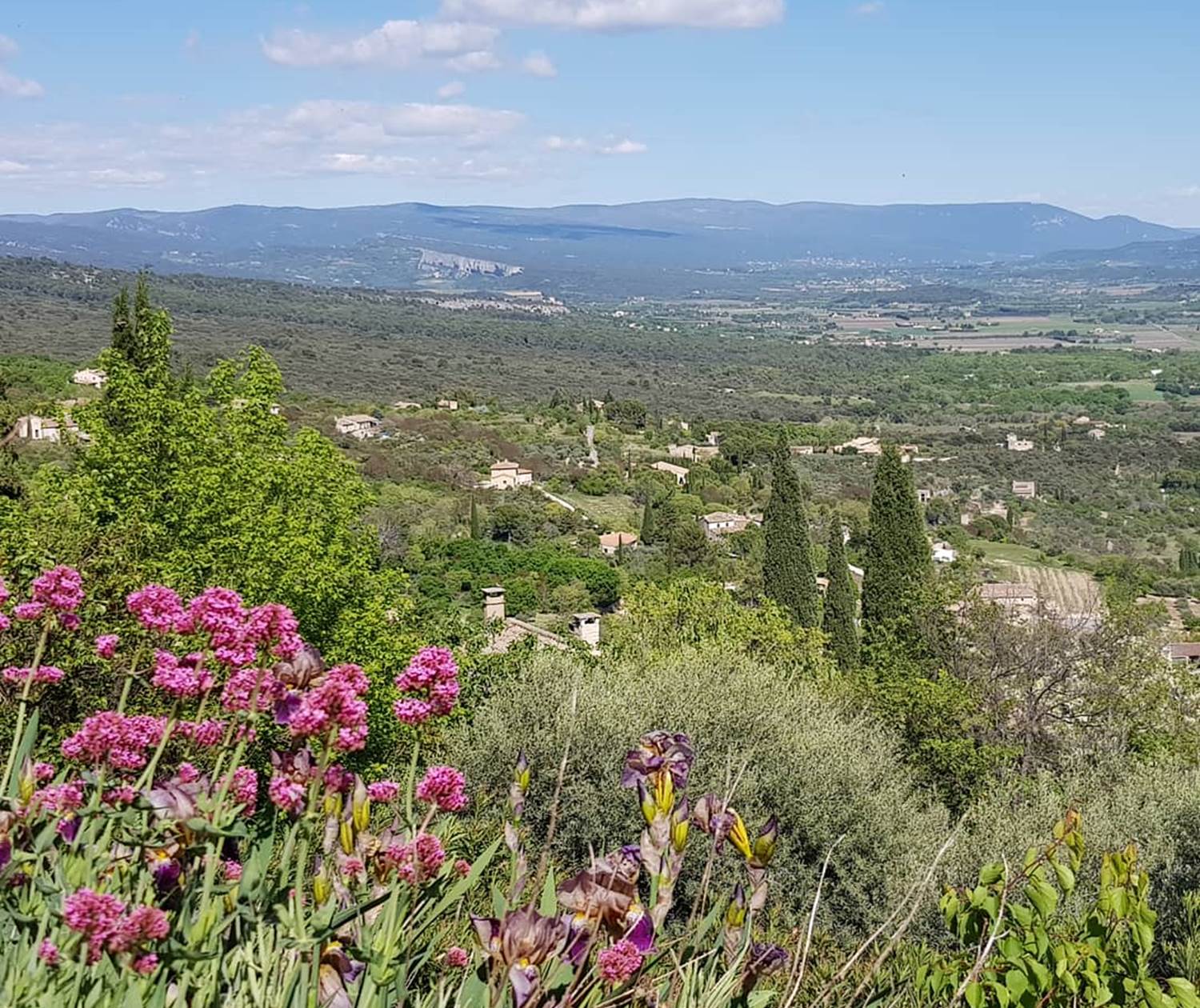 Panorama_Gordes et falaise_de_Lioux