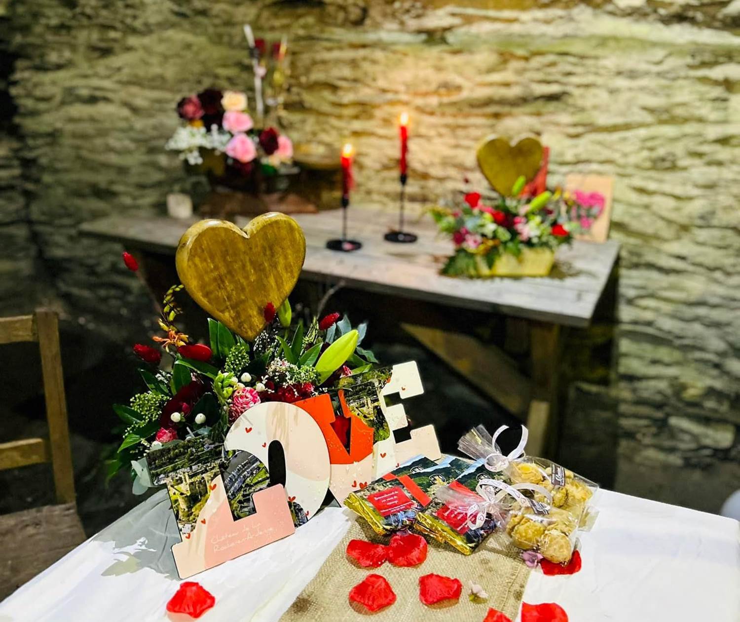 décorations de saint-valentin au château féodal de la roche-en-ardenne