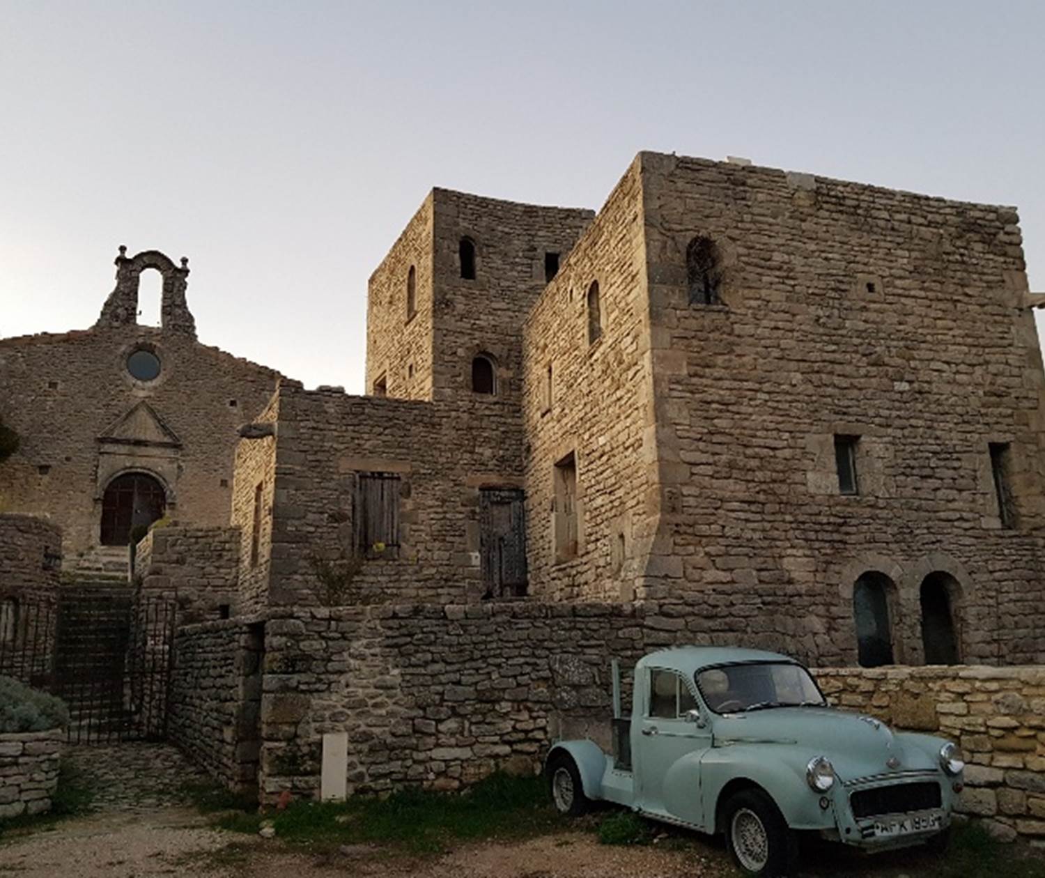 Chapelle privée de Saignon sur le rocher de Bellevue - Luberon Provence