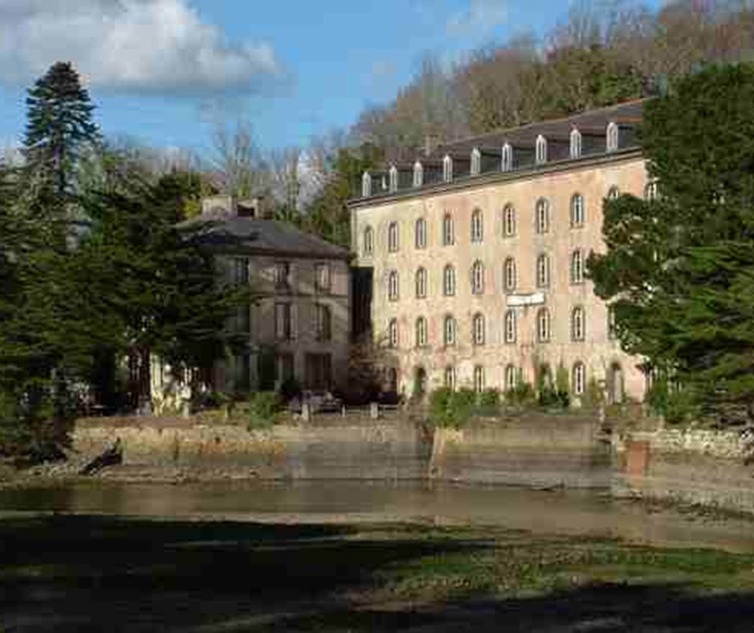 Le moulin à marée vu depuis le sentier côtier