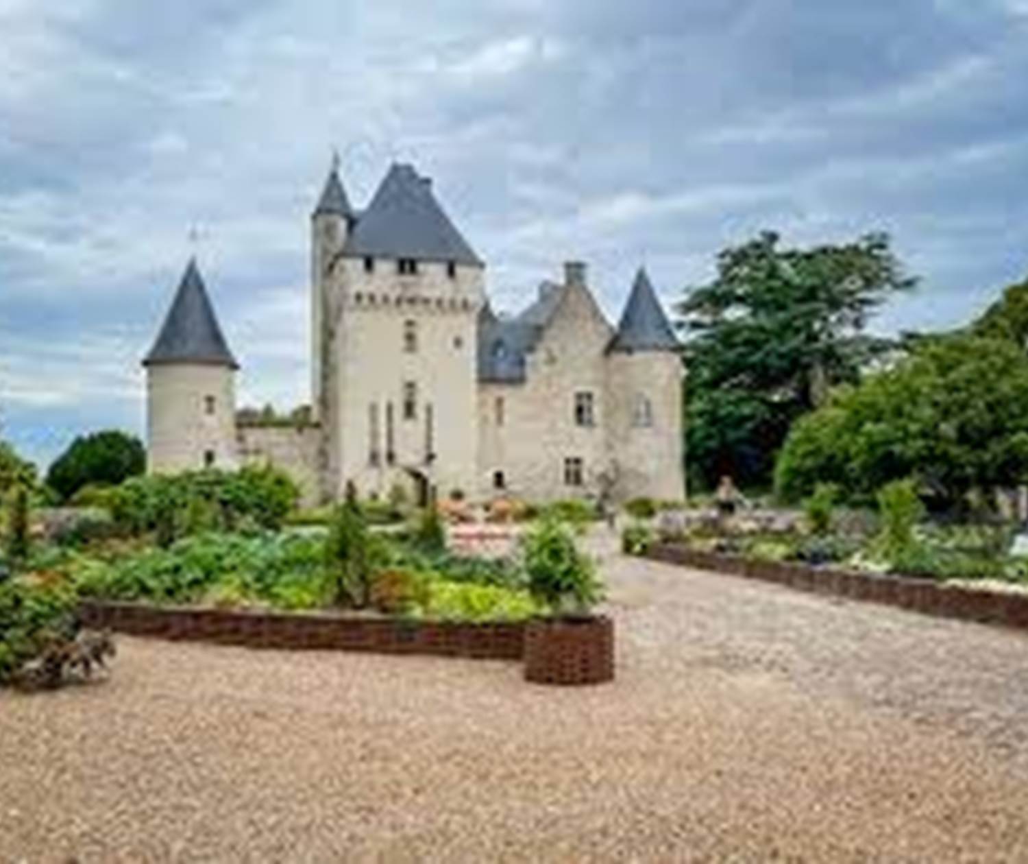chateau-du-rivau-gite-troglodyte-touraine