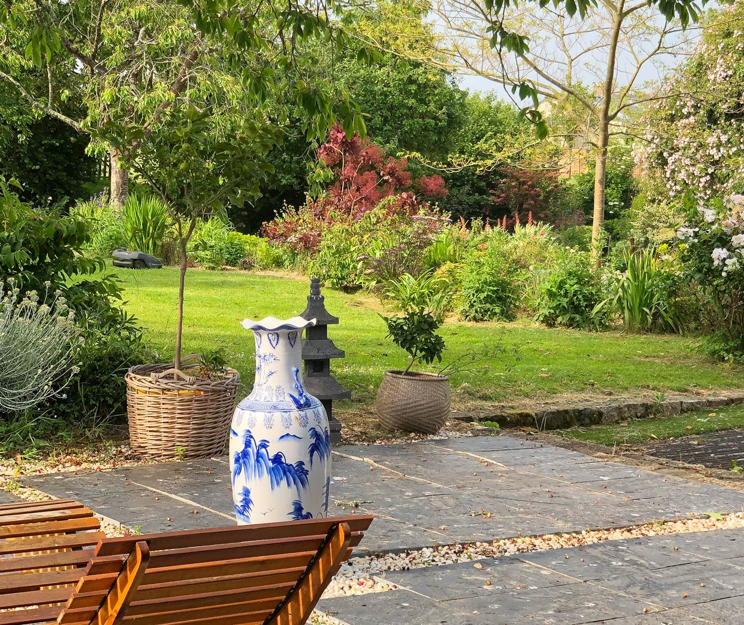 vue magnifique sur le parc depuis l'espace bien-être, un cadre enchanteur pour se relaxer et prendre le temps