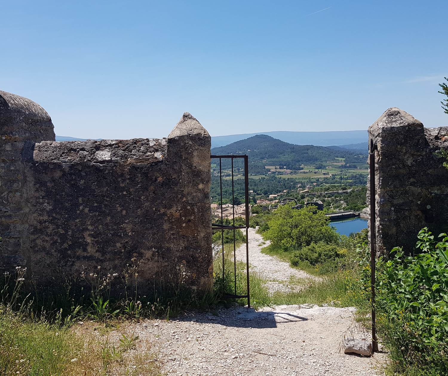 Le_barrage_de_Saint_Saturnin_les_Apt_depuis_la_chapelle